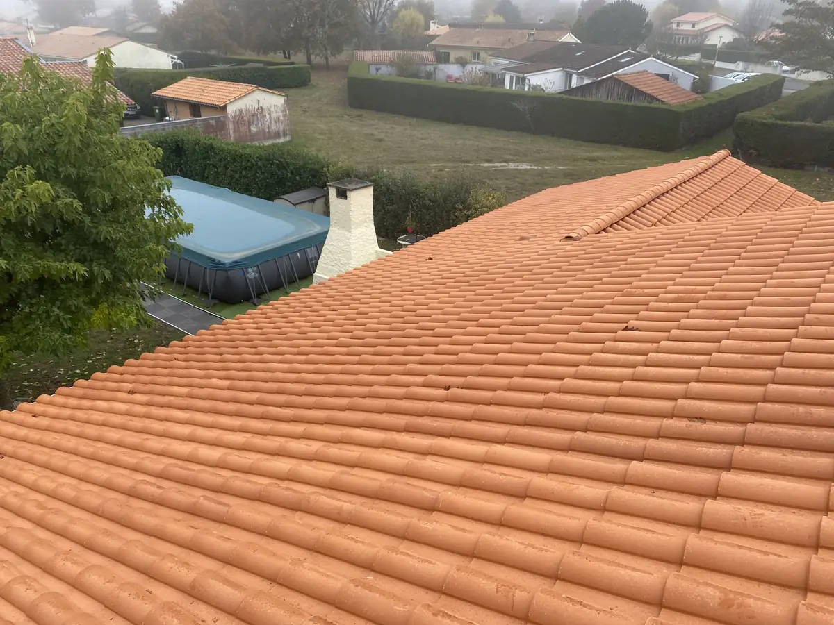 Couverture neuve en tuiles terre cuite réalisée par Les Couvreurs Gallien en Gironde