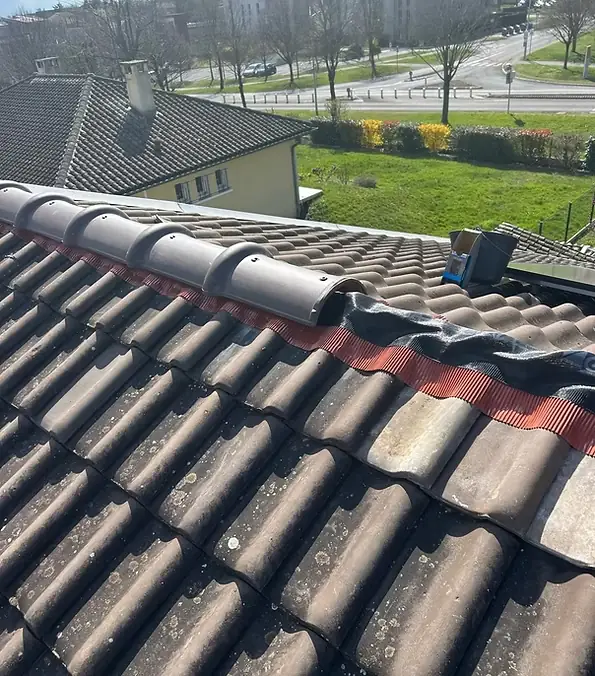 Faîtage de tuiles avec closoir ventilé