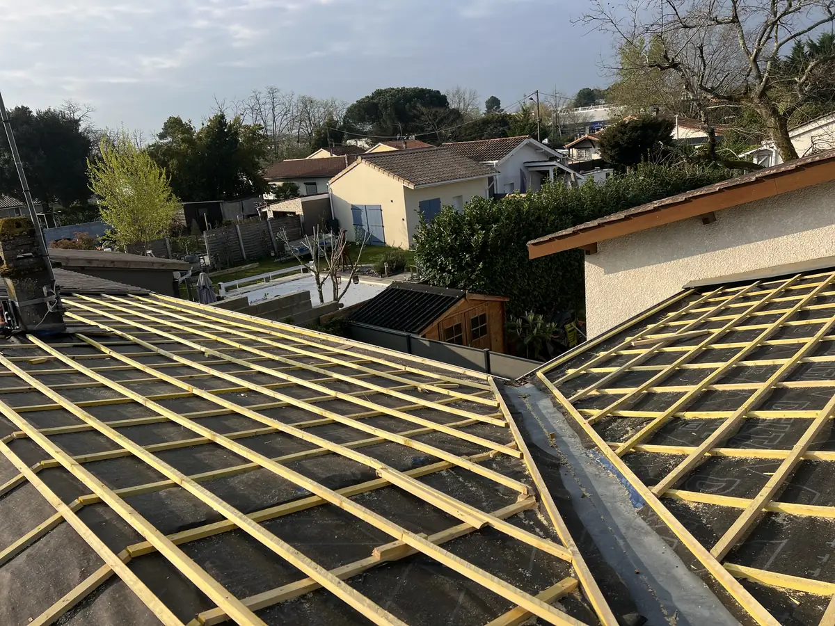 Noue en zinc pendant une rénovation de couverture
